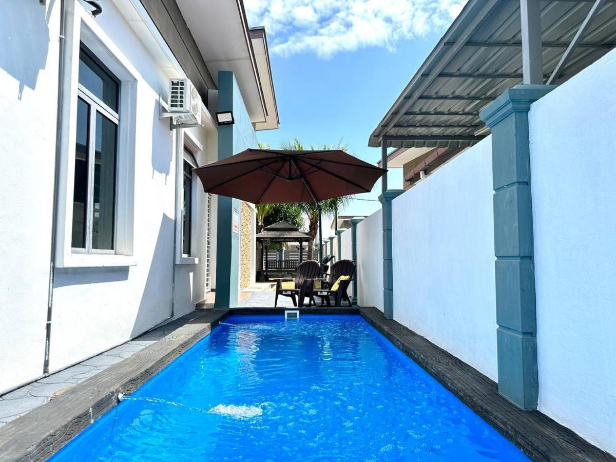 Bandar Melaka Family Bungalow Private Pool Bbq Wifi Netflix Exterior photo