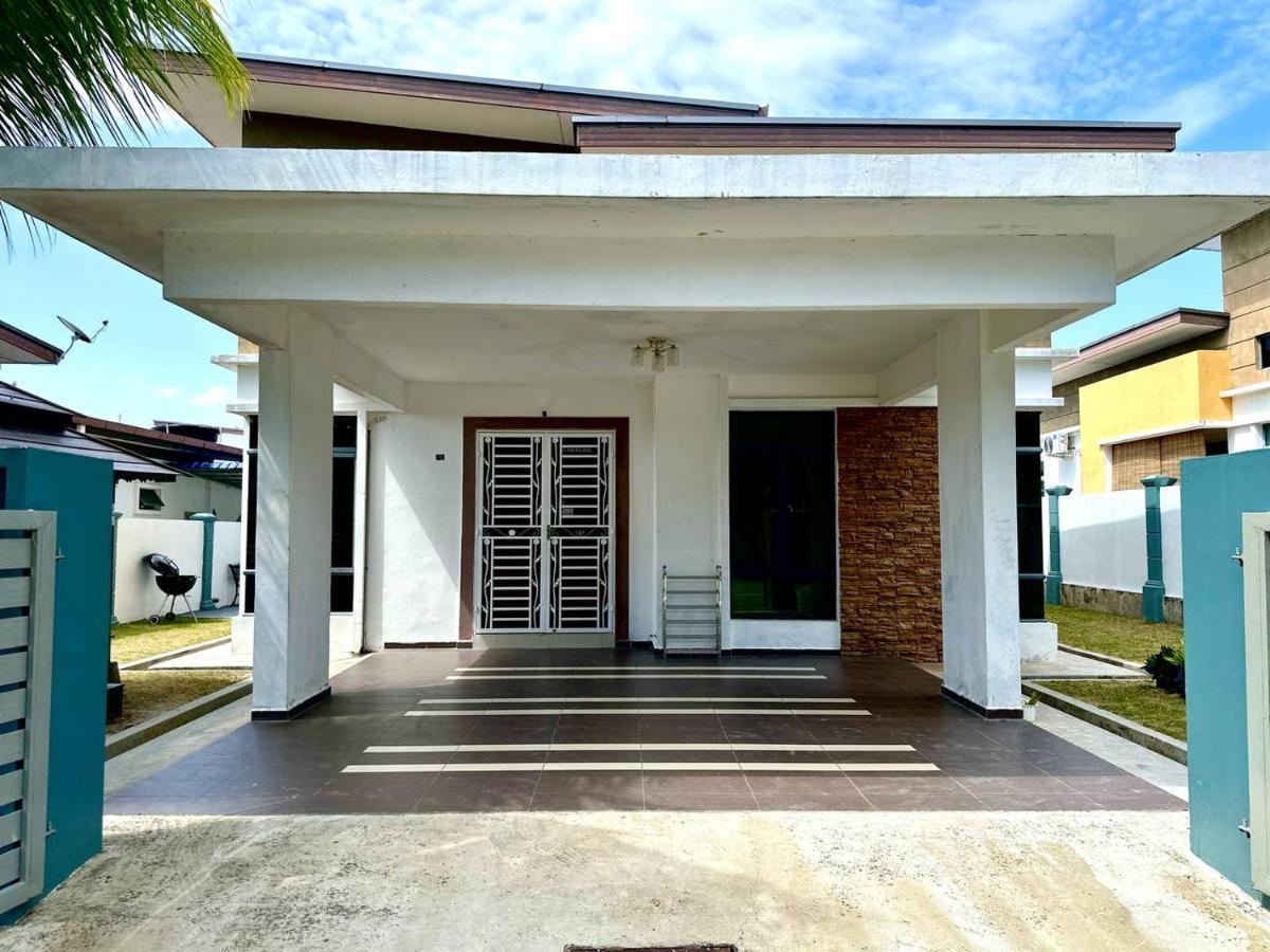 Bandar Melaka Family Bungalow Private Pool Bbq Wifi Netflix Exterior photo